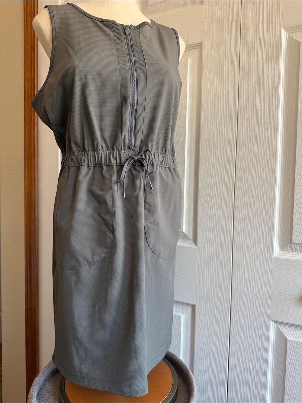 ♥️Tek Gear Sleeveless Zip Front Drawstring Athletic Dress in Gray